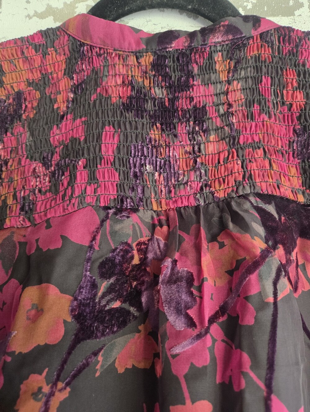 EVEREVE Floral Burnout Velvet Sheer Blouse Smocked Yoke Purple Pink Medium - Picture 6 of 9
